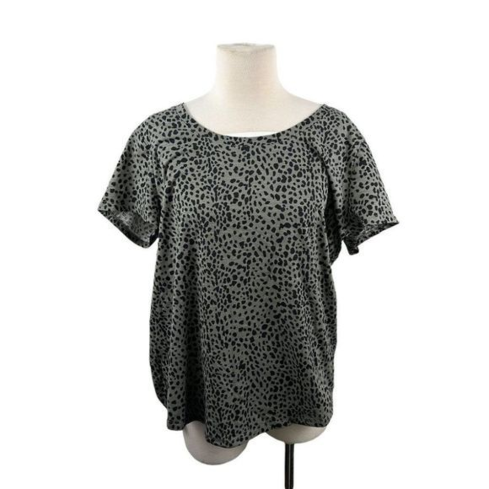 NWT VINCE CAMUTO Grey Green Crew Neck Animal‎ Print Scoop Neck Tee (L)